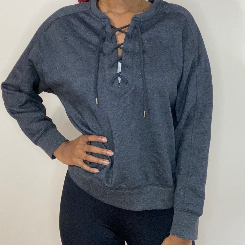 Old Navy Grey Criss Cross V-Neck Long Sleeve Shirt Size M